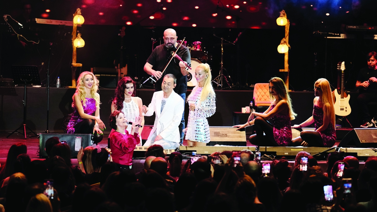 Anne oğul öpüşme